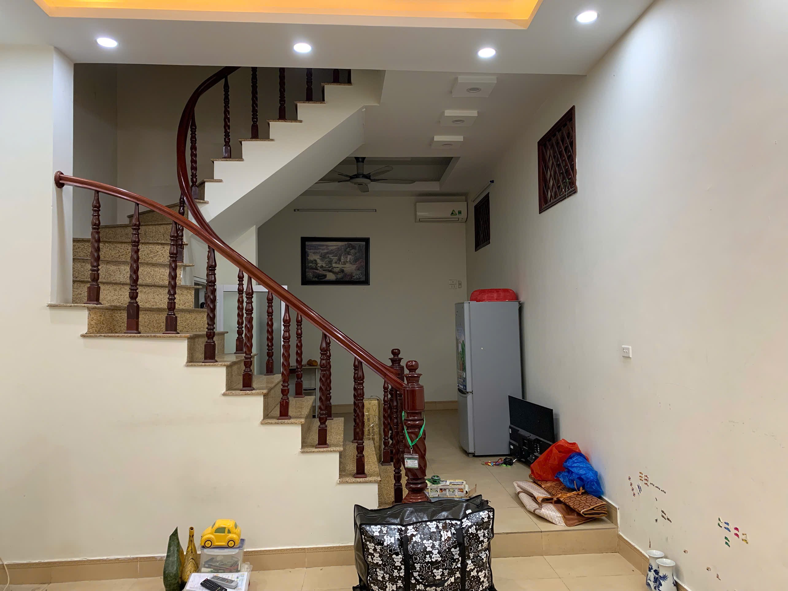 Cho thuê nhà ngõ 199 đường Hồ Tùng Mậu, Nam Từ Liêm 45m x 4T, 4 ngủ giá 14 triệu