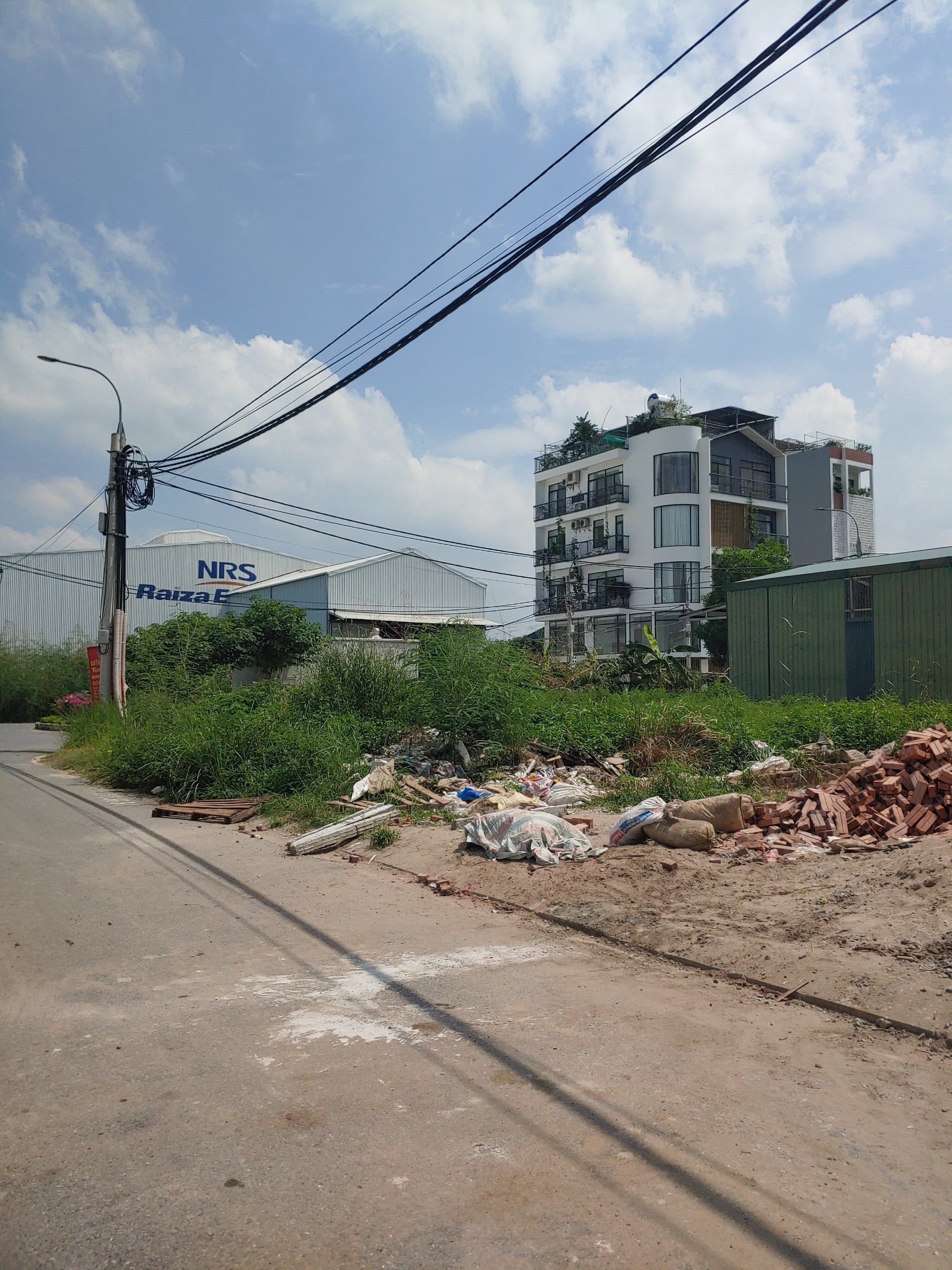 CẦN BÁN LÔ ĐẤT ĐẤU GIÁ TRŨNG TRÊN ĐÌA CÁC GẦN ĐƯỜNG 24M (0915458886) 2