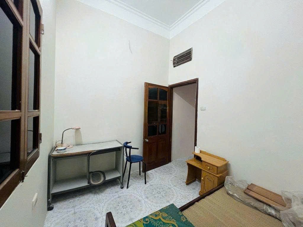 Cho thuê gấp nhà riêng Ngõ 1194, Đường Láng Đống Đa 40m x 4T, 4PN3VS đủ đồ giá 12tr 5