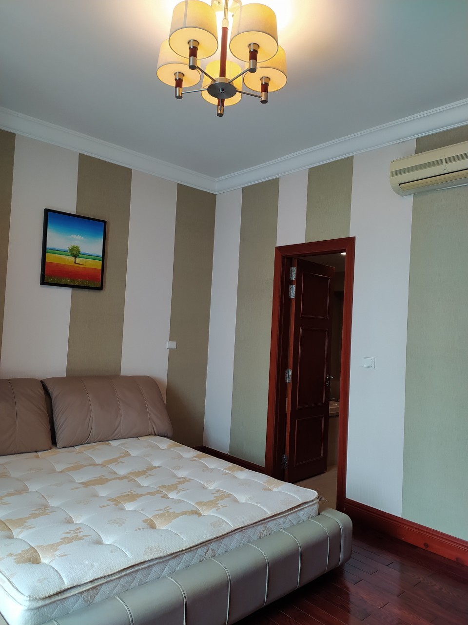 14.10.25 căn hộ 2 ngủ 2 WC cực rộng, DT 110m2 tòa nhà căn hộ khách sạn The Garden Mỹ Đình Sông Đà 5