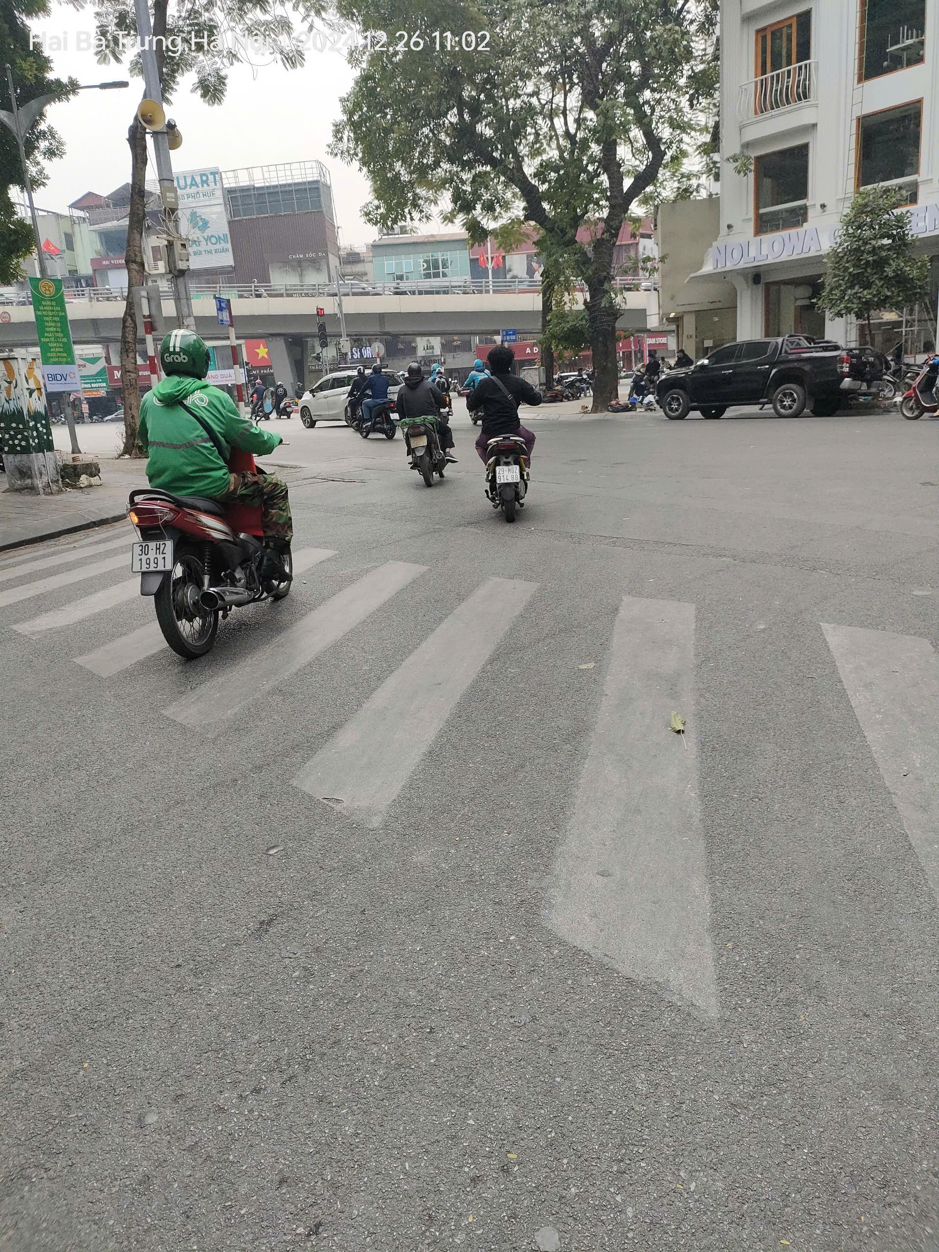 Cho thuê gấp lâu dài giá rẻ mặt phố Yên Phụ 115m, tầng 2, mặt tiền 6m, 30 tr/th. 2