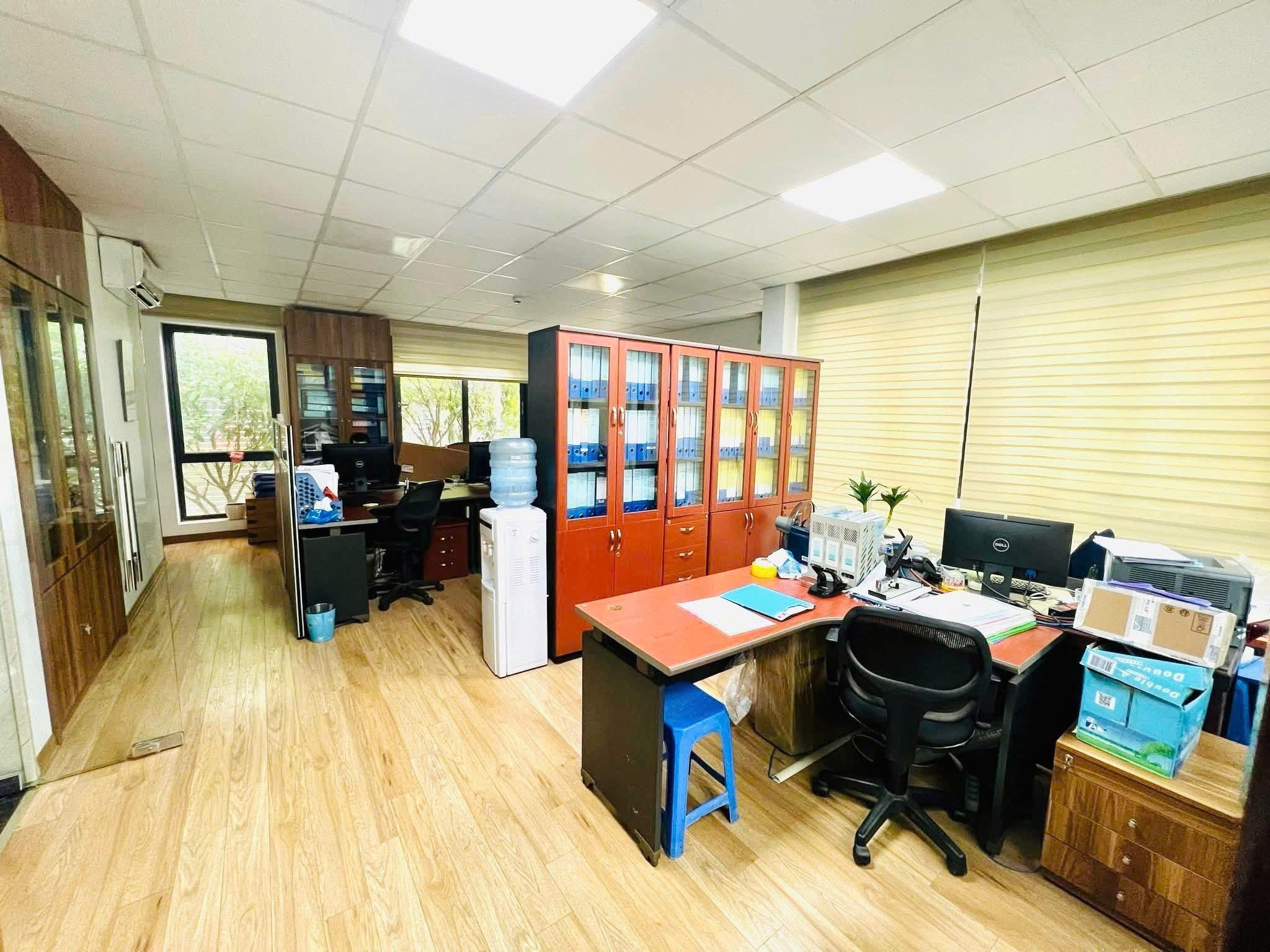 Hiếm! Bán toà văn phòng Đặng Văn Ngữ, view Hồ Đắc Di, Đống Đa DT 110m2, MT 7m, ô tô, kinh doanh