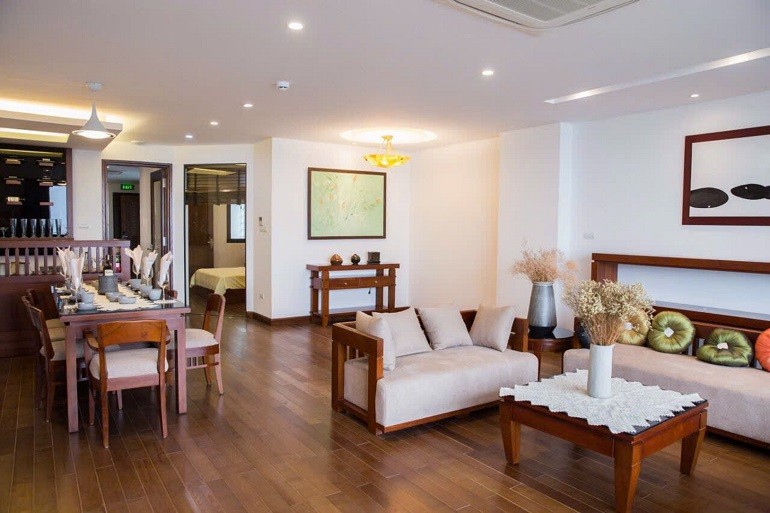 Cho thuê căn hộ 4PN rộng 207m2 tại Xuân Diệu, Tây Hồ, hiện đại, cao cấp, ban công view hồ