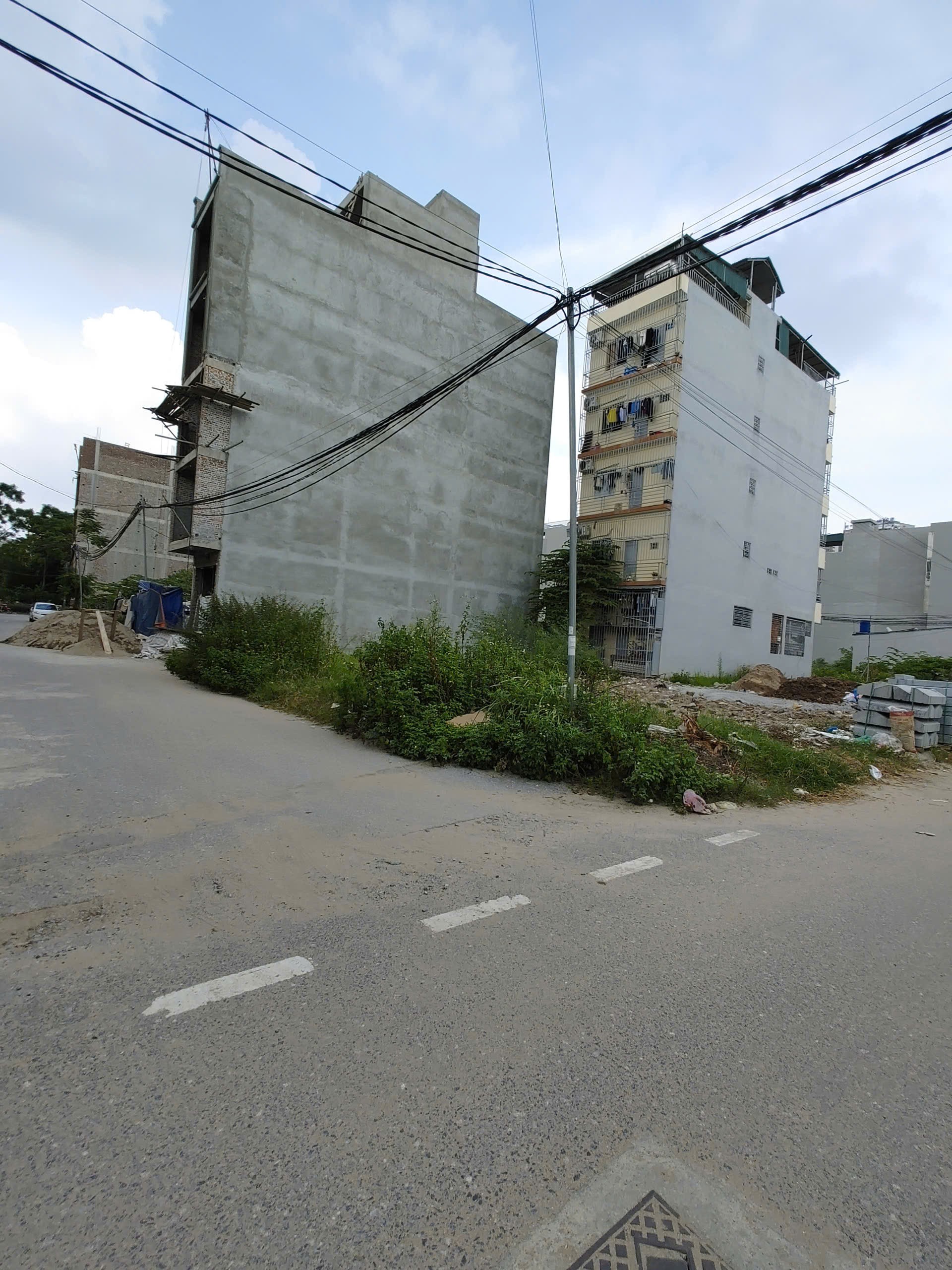 Bán 107.6m2 đất dịch vụ Kim Chung - Hoài Đức (sdt liên hệ: 0915458886)