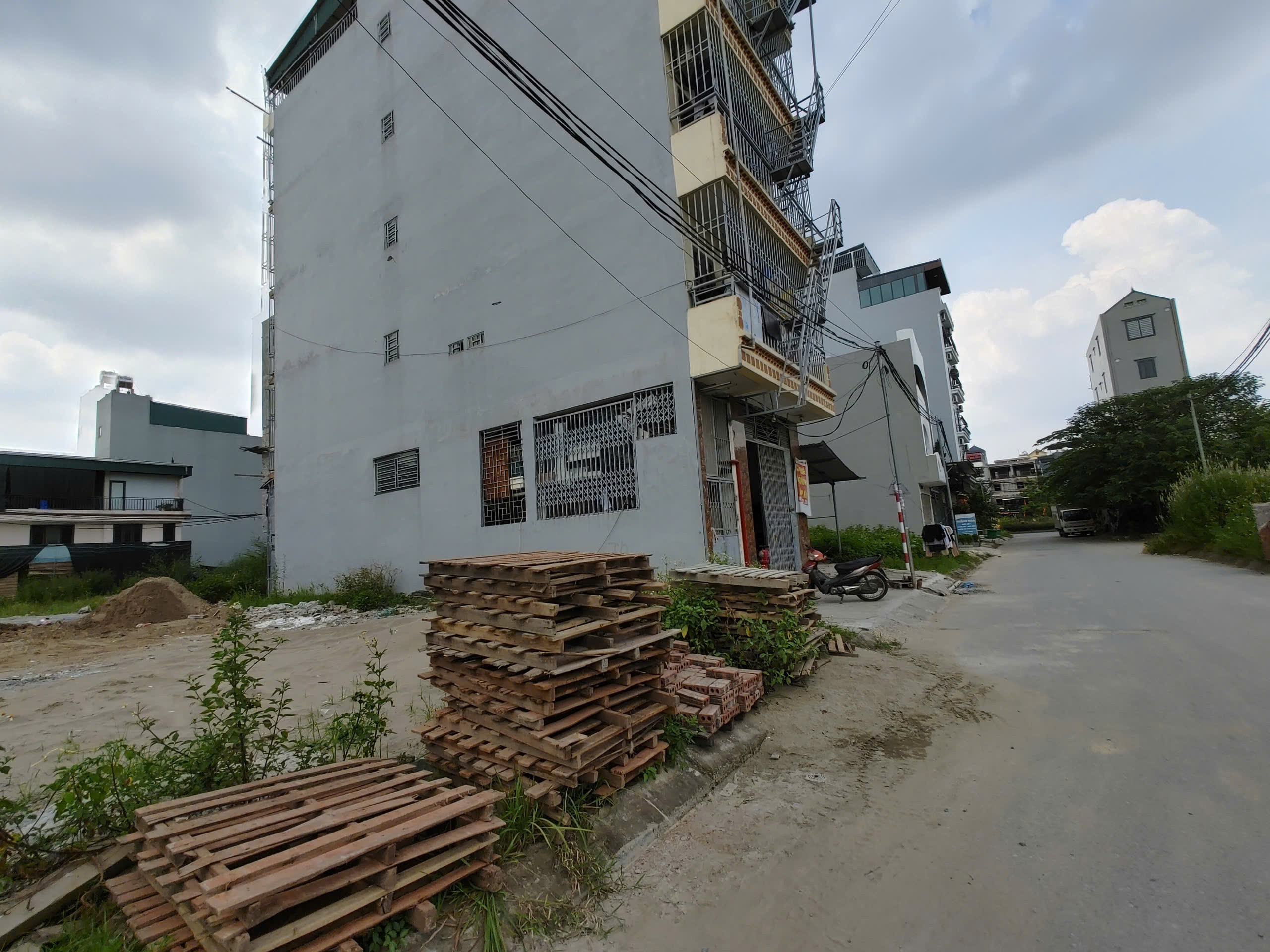Bán 100,8m2 đất dịch vụ Lai Xá , phía sau trường đại học Thành Đô – Hoài Đức .(Sdt liên hệ: