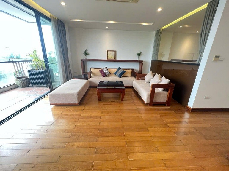 Cho thuê căn hộ 2PN tại Xuân Diệu, Tây Hồ, đầy đủ nội thất, có ban công view hồ rất đẹp