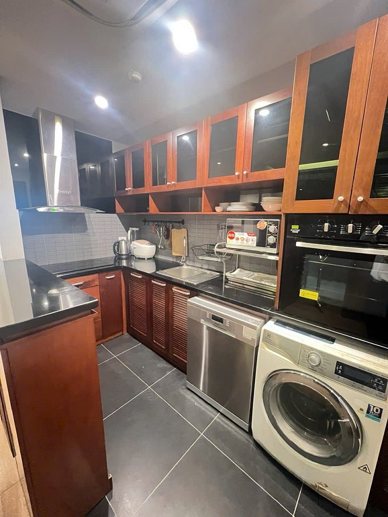 Cho thuê căn hộ 2PN tại Xuân Diệu, Tây Hồ, đầy đủ nội thất, có ban công view hồ rất đẹp 3
