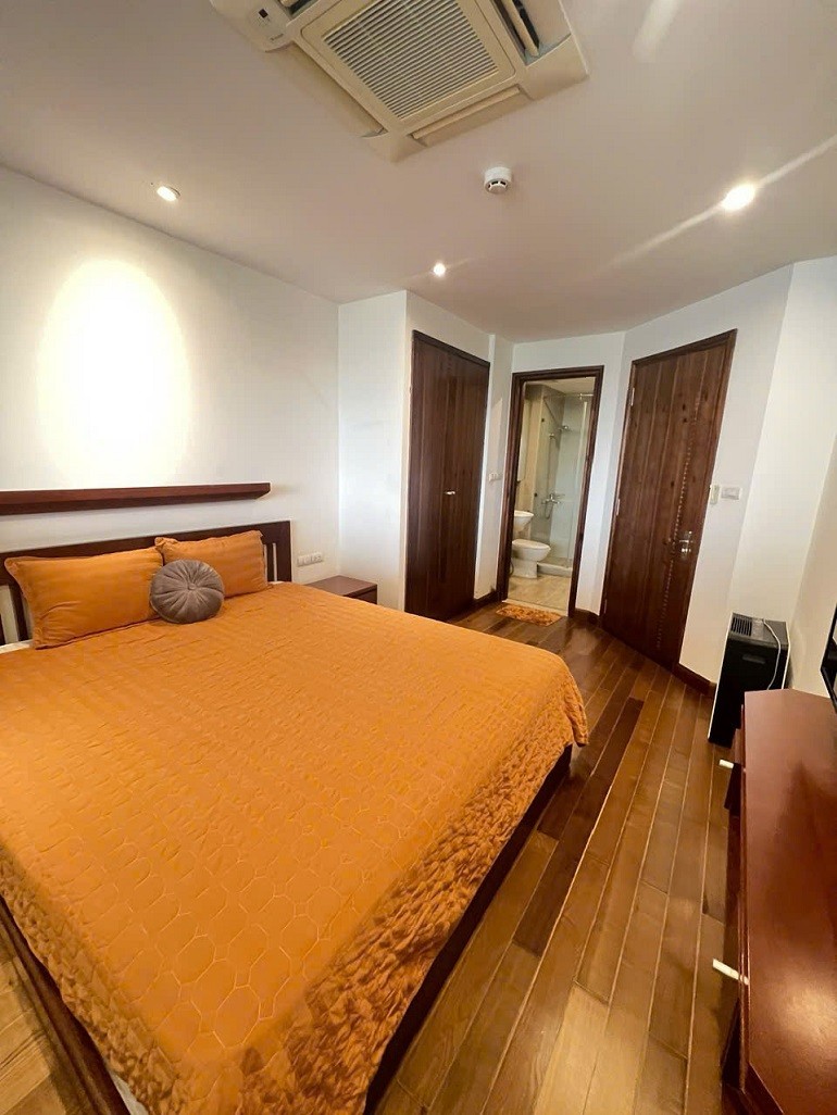 Cho thuê căn hộ 2PN tại Xuân Diệu, Tây Hồ, đầy đủ nội thất, có ban công view hồ rất đẹp 4