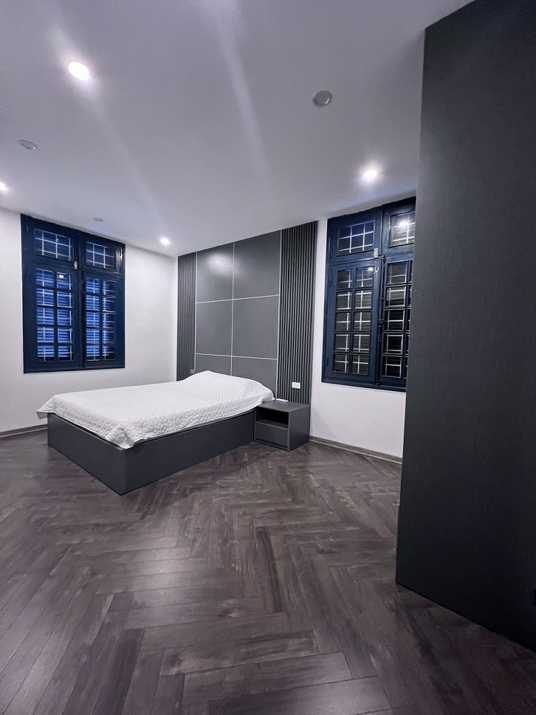 Cho thuê căn hộ rộng 120m2, 2PN tại Từ Hoa, Tây Hồ, đủ đồ, có ban công view hồ 3