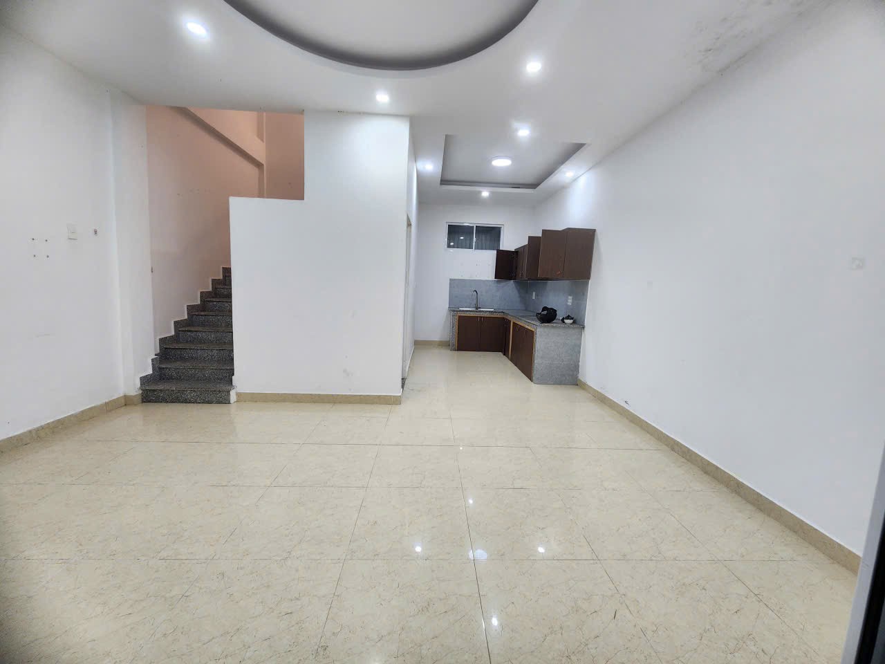 CHO THUÊ NHÀ NGUYÊN CĂN 4 PHÒNG NGỦ HẺM Ô TÔ HÙNG VƯƠNG PHƯỜNG 9 ĐÀ LẠT 2