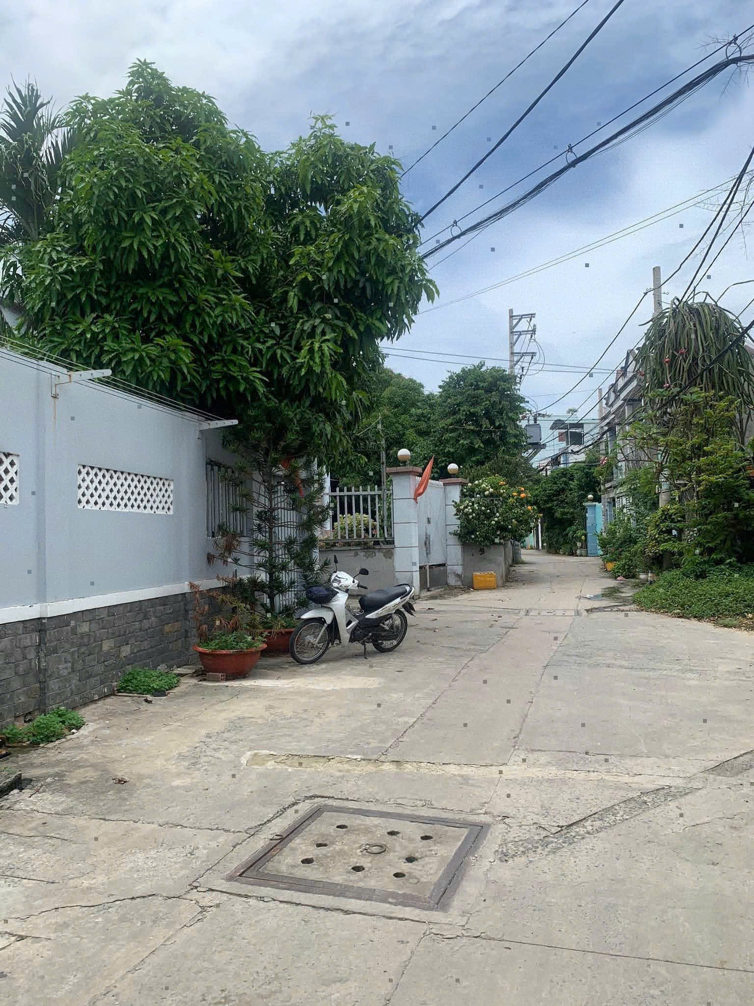GIẢM 300TR – LÔ GÓC 2MT ĐÔNG HƯNG THUẬN 42, BÁN ĐẤT TẶNG NHÀ (5.5x21)