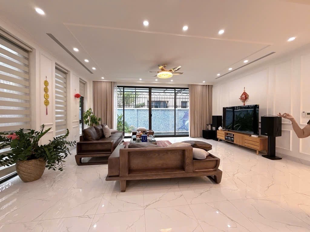 Hiếm! Bán toà văn phòng Đặng Văn Ngữ, view Hồ Đắc Di, Đống Đa DT 110m2, MT 7m, ô tô, kinh doanh 2