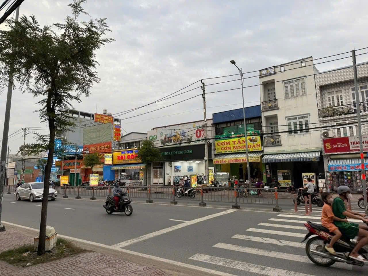 NHÀ (8x27) MẶT TIỀN TÔ KÝ TRUNG CHÁNH, HÓC MÔN TỪ 22 TỶ CÒN 17.5 TỶ 2