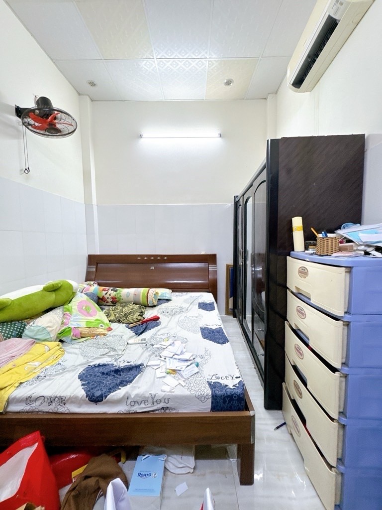 BÁN ĐẤT TẶNG NHÀ ĐƯỜNG ĐOÀN VĂN BƠ- XE HƠI ĐÊN NHÀ- CÓ SÂN ĐỂ XE RỘNG THOÁNG- RA TÔN THẤT THUYẾT 3