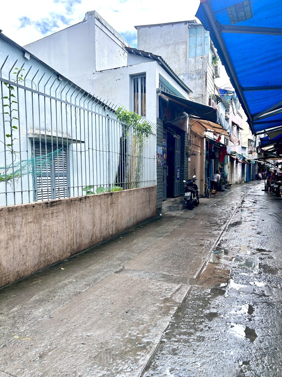 BÁN ĐẤT TẶNG NHÀ ĐƯỜNG ĐOÀN VĂN BƠ- XE HƠI ĐÊN NHÀ- CÓ SÂN ĐỂ XE RỘNG THOÁNG- RA TÔN THẤT THUYẾT 2