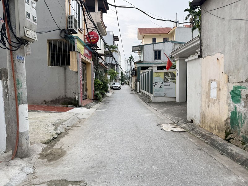 Bán 105m2 đất đẹp Giang Biên. Ngõ thông ô tô, khổ đất vuông đẹp, tiện ích đầy đủ, sổ đỏ 4