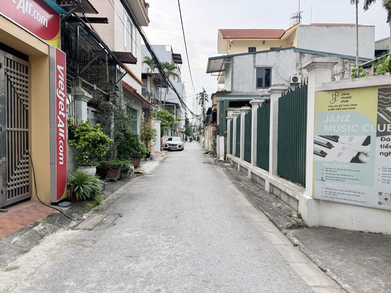 Bán 105m2 đất đẹp Giang Biên. Ngõ thông ô tô, khổ đất vuông đẹp, tiện ích đầy đủ, sổ đỏ 5