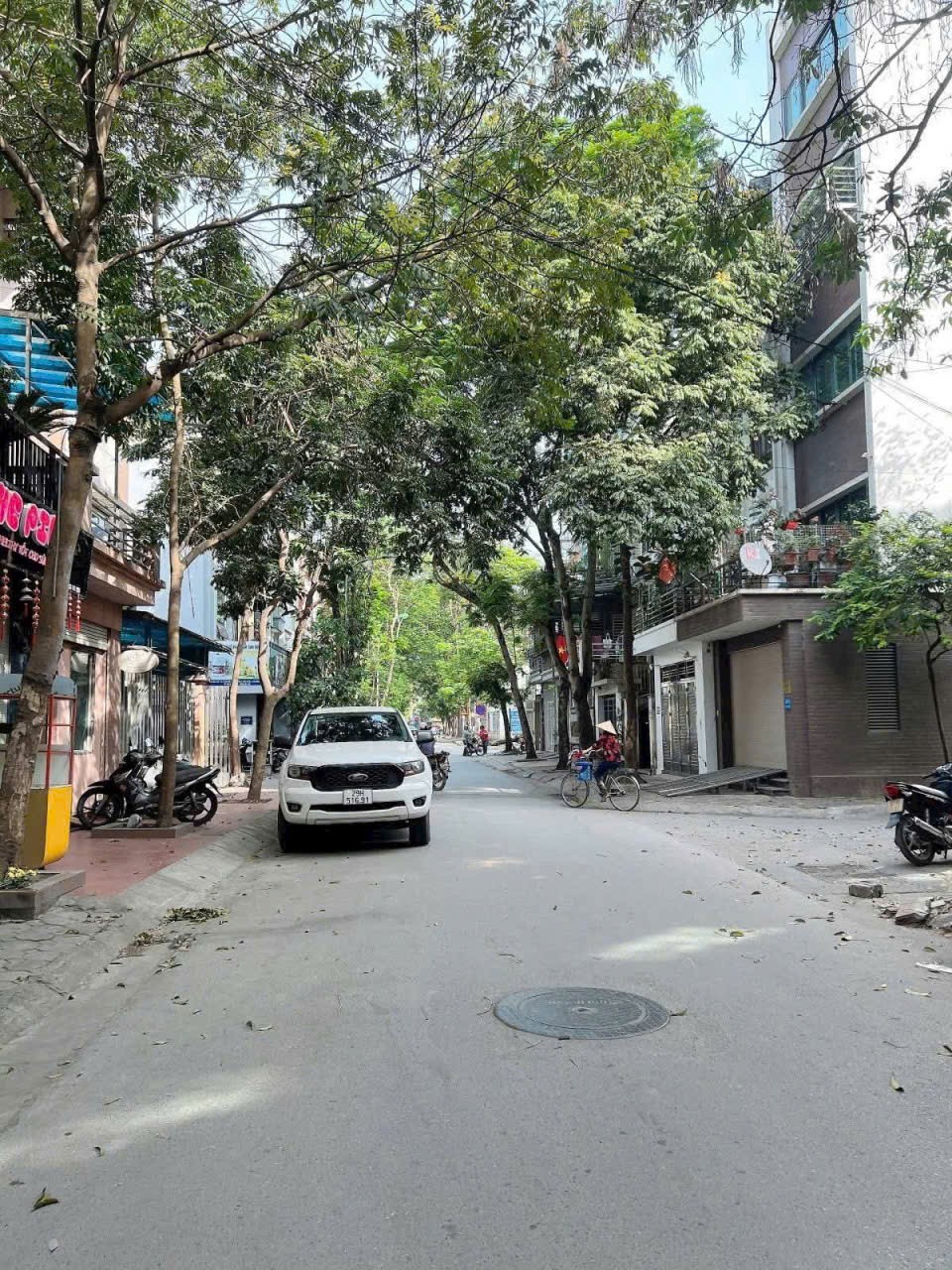 HẠ CHÀO BÁN NHANH APARTMENT MẶT PHỐ LẠC LONG QUÂN_ TÂY HỒ22 CĂN HỘ CAO CẤP - DÒNG TIỀNVỉa hè