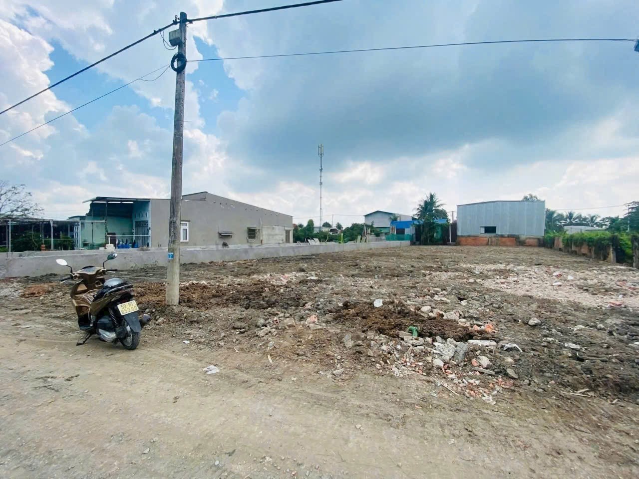3 lô thổ cư mặt tiền lô B, Thích Thiện Hòa, xã Lê Minh Xuân, Bình Chánh dt 200m2 giá 2,8 tỷ/ lô 3