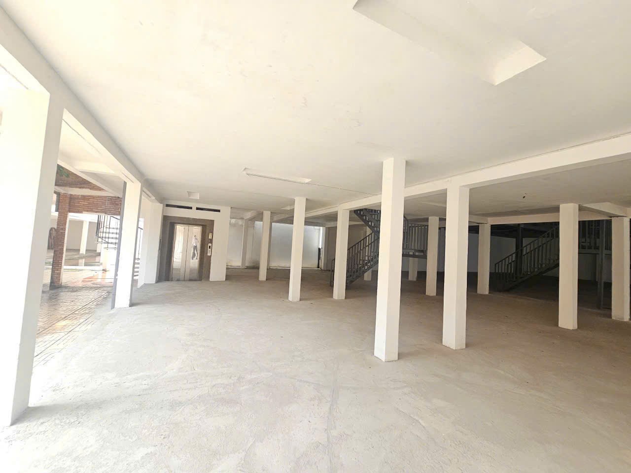 Cho thuê Nhà mặt tiền Quận 3, Hồ Chí Minh, Diện tích 2000m², Giá 900 Triệu/tháng