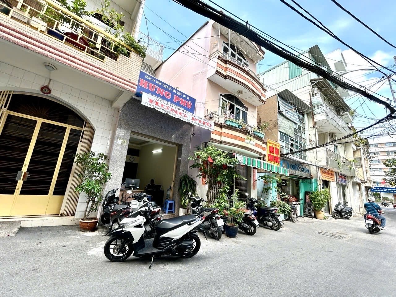 BÁN NHÀ MẶT TIỀN ĐƯỜNG ĐOÀN NHƯ HÀI-  2 XE HƠI TRÁNH NHAU- THÔNG RA NGUYỄN TƯỜNG TỘ- HOÀNG DIỆU- 5