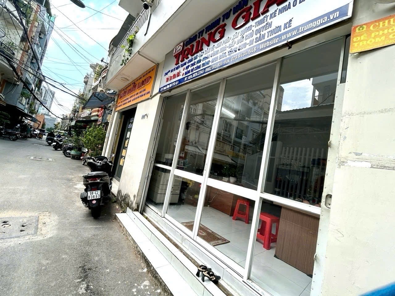 BÁN NHÀ MẶT TIỀN ĐƯỜNG ĐOÀN NHƯ HÀI-  2 XE HƠI TRÁNH NHAU- THÔNG RA NGUYỄN TƯỜNG TỘ- HOÀNG DIỆU- 4
