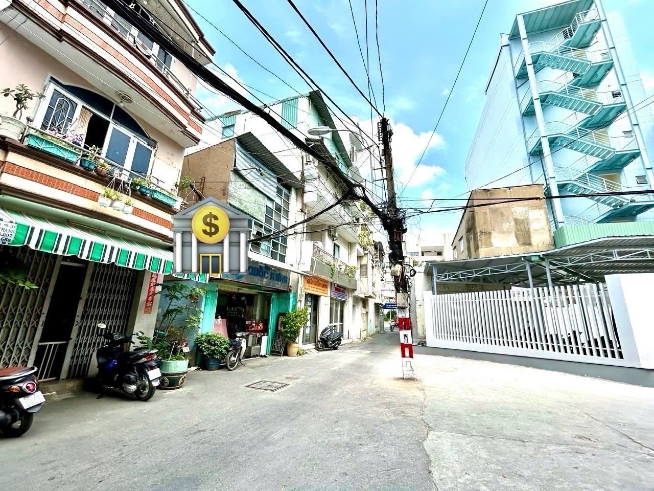 BÁN NHÀ MẶT TIỀN ĐƯỜNG ĐOÀN NHƯ HÀI-  2 XE HƠI TRÁNH NHAU- THÔNG RA NGUYỄN TƯỜNG TỘ- HOÀNG DIỆU- 2