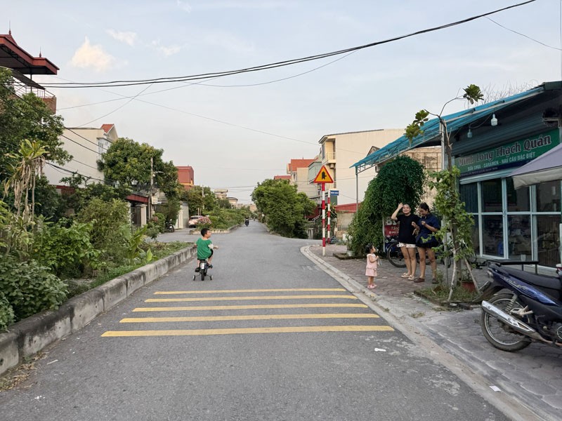 Bán gấp 113,7m2 đất Làng Cam, Gia Lâm. Hai mặt đường ô tô tránh, có vỉa hè, gần tuyến đường 30m