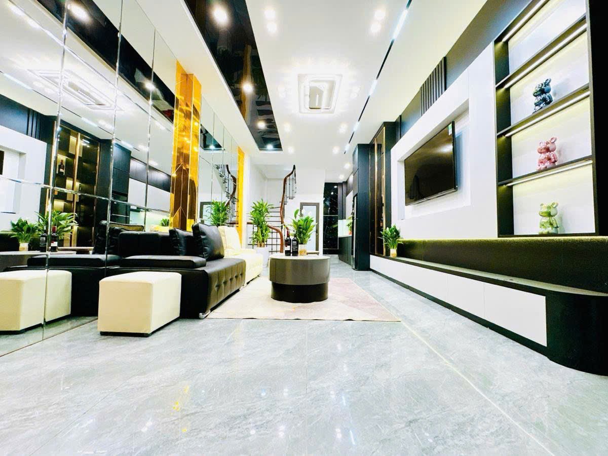 Khương Trung cần bán nhà 35m 3 phòng ngủ tặng full nội thất, 02 thoáng cách ô tô 5m 3
