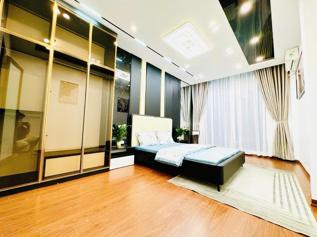 Khương Trung cần bán nhà 35m 3 phòng ngủ tặng full nội thất, 02 thoáng cách ô tô 5m 4