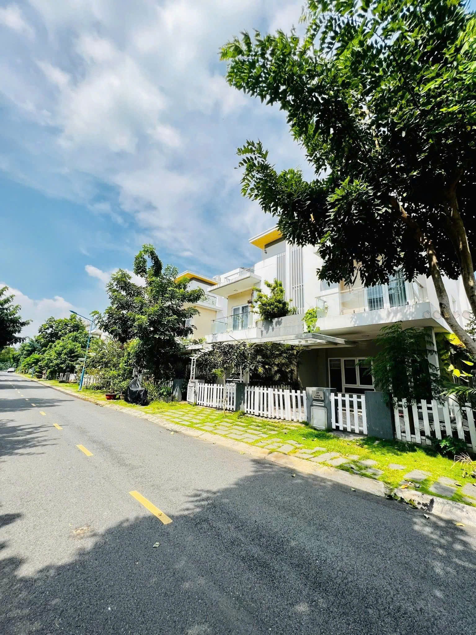 Cần bán Nhà mặt tiền Phường Phú Hữu, Quận 9, Diện tích 293m², Giá 39 Tỷ