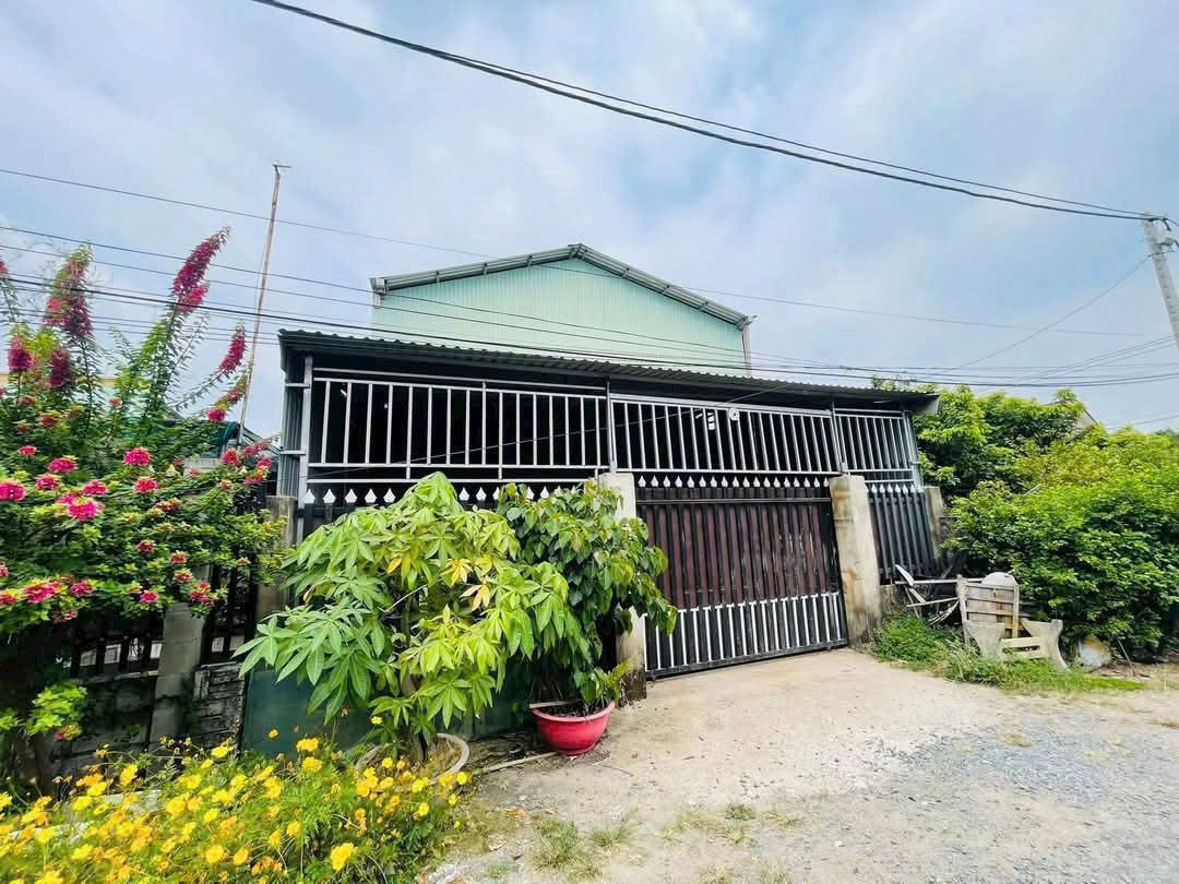 Nhà kho mặt tiền đường nhựa dt 193m2 ( có 176,6m2 thổ cư) xã Tân Thạnh Tây giá 3,5 tỷ 3