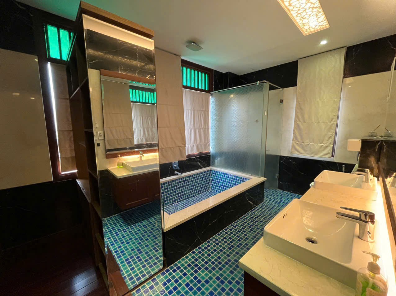 Cho thuê Biệt thự Phường Tân Phong, Quận 7, Diện tích 228m², Giá Thương lượng 16