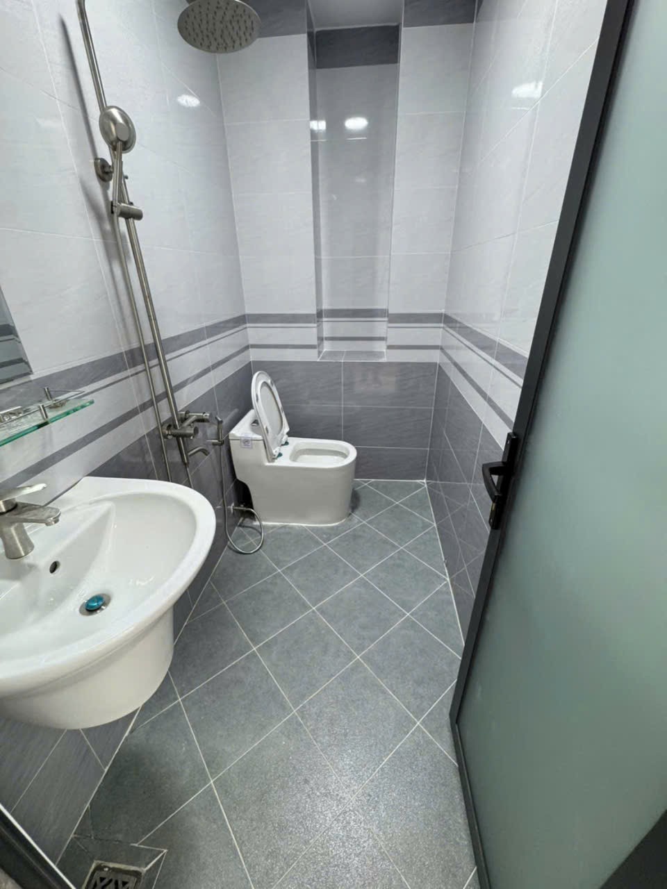 Nhà tân cổ điển 1/ Hương Lộ 2, Bình Trị Đông dt 68m2 3 lầu 5pn 5wc giá 7,3 tỷ 10
