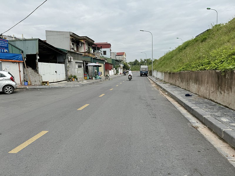 Cần bán 58,4m2 khổ đất đẹp, nở hậu, mặt đường Đê Vàng - Phúc Lợi. Ô tô tránh đỗ, view sông 4