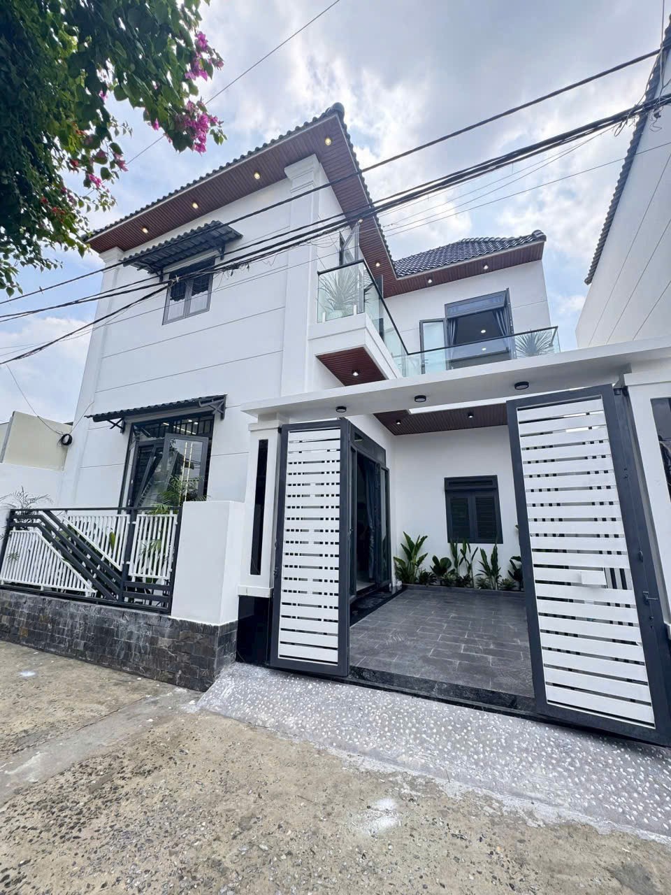BIỆT THỰ MINI NGANG KHỦNG 9.2M – NGUYỄN THỊ THẢNH, THỚI TAM THÔN, HÓC MÔN