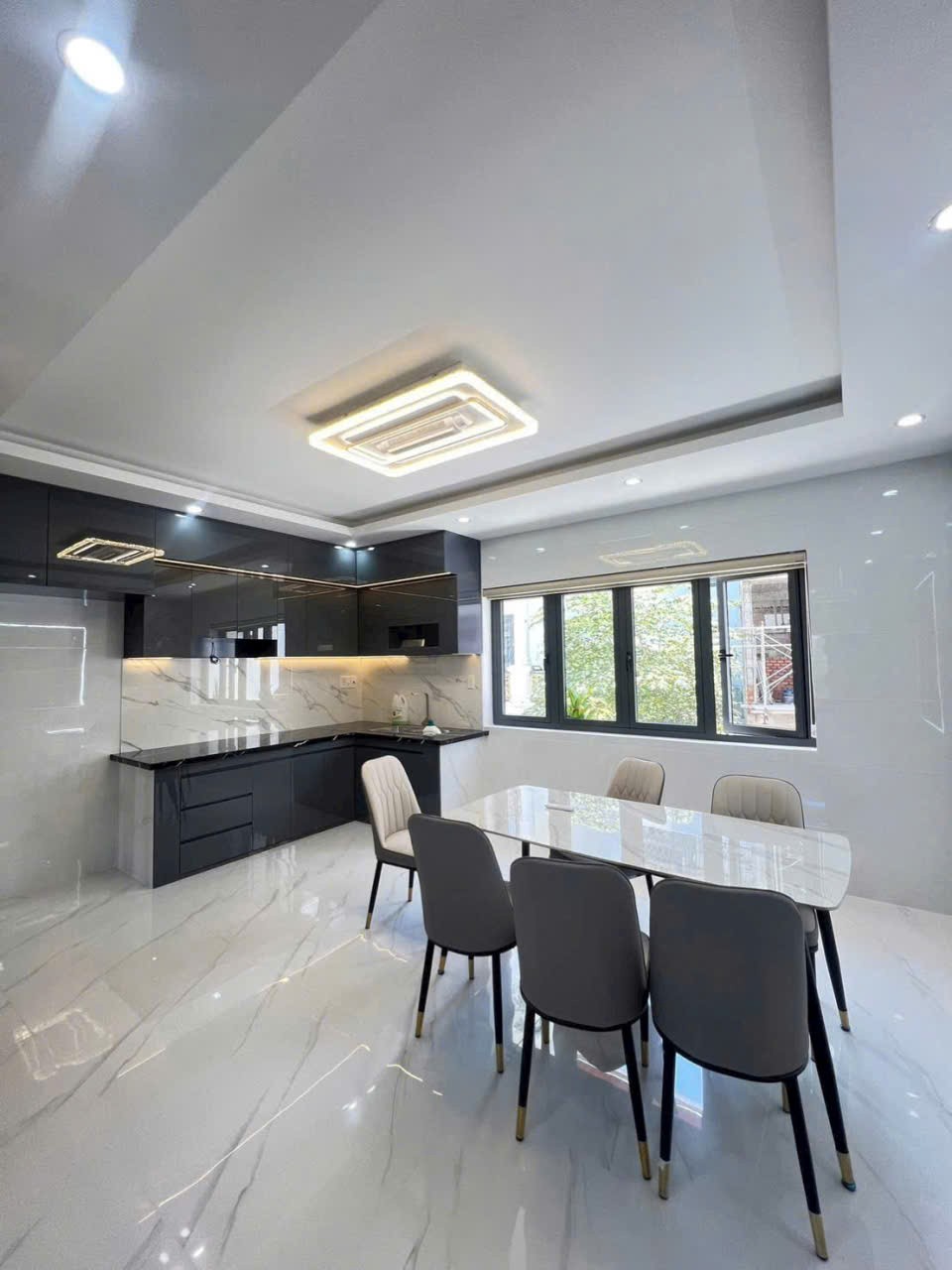 Siêu phẩm nhà Bình Thành, Bình Hưng Hòa B dt 67,6m2 3 lầu 5pn 5wc giá 7,3 tỷ ( 0 lộ giới) 5