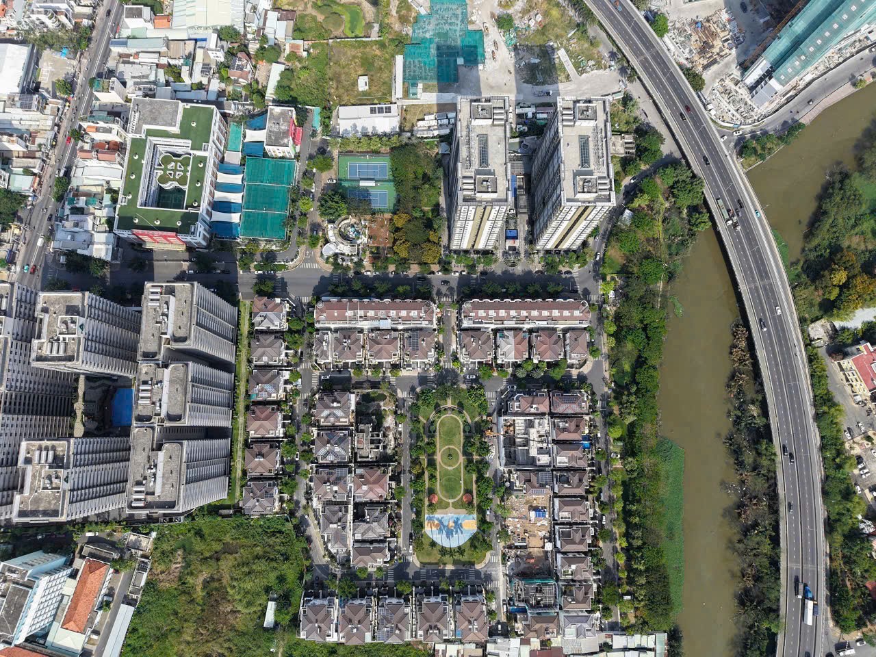 Cần bán Nhà mặt tiền Phường Tân Phú, Quận 7, Diện tích 220m², Giá 54.8 Tỷ