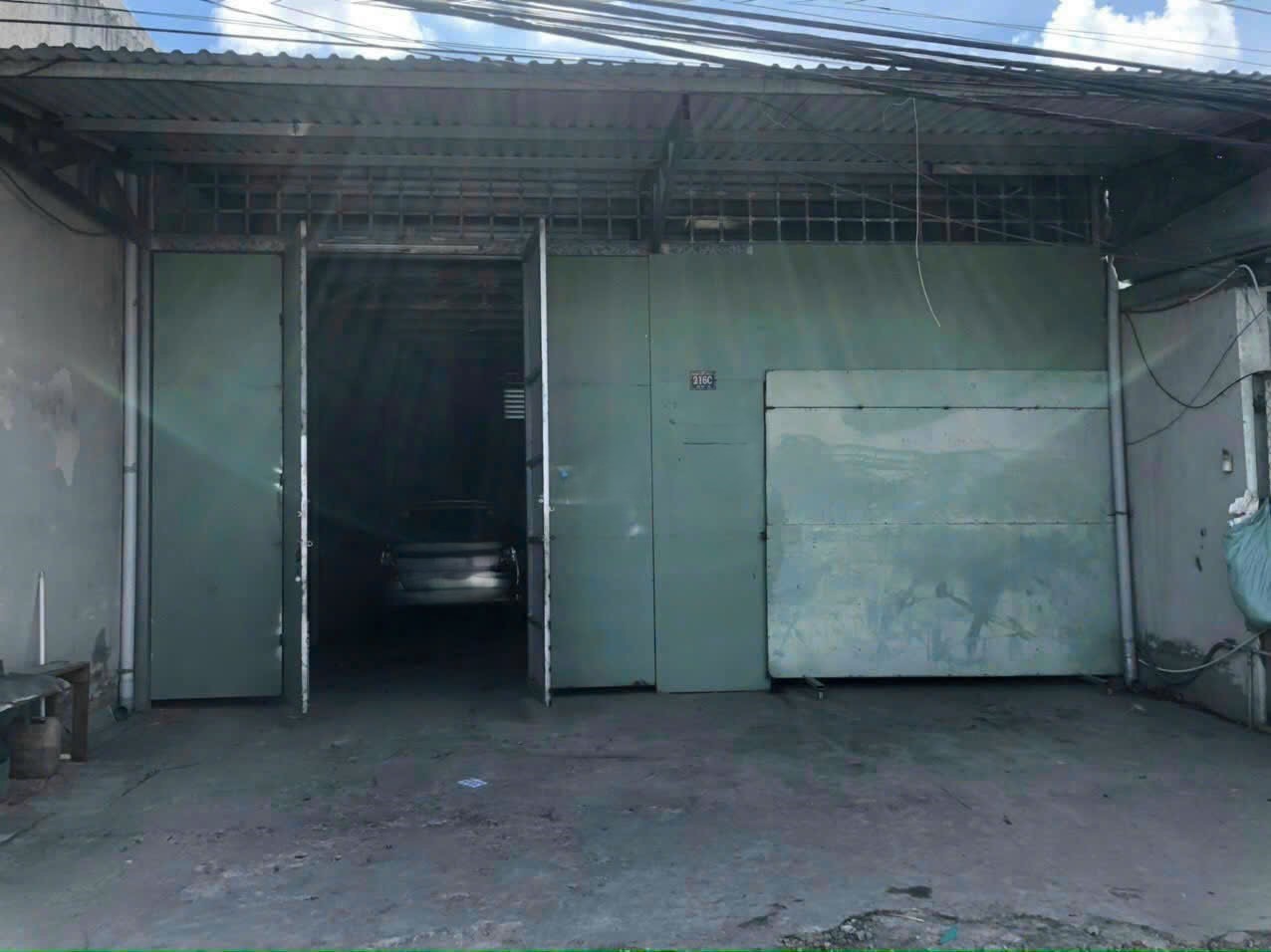 Nhà kho xã Tân Bửu, Bến Lức dt 168m2 full thổ giá 4,5 tỷ 2