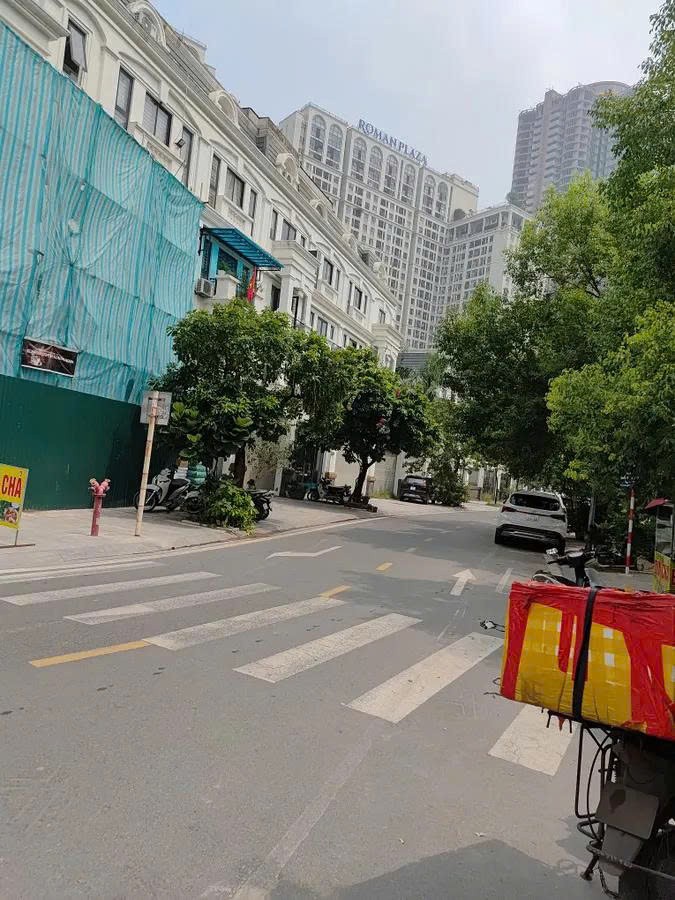 BÁN NHÀ NGÔ THÌ SỸ - HÀ ĐÔNG DT 34M X 5 TẦNG , GIÁ 9.X TỶ. THANG MÁY - Ô TÔ TRÁNH - NGÕ THÔNG