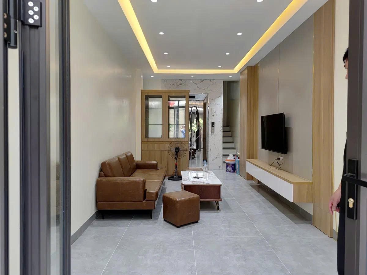BÁN NHÀ NGÔ THÌ SỸ - HÀ ĐÔNG DT 34M X 5 TẦNG , GIÁ 9.X TỶ. THANG MÁY - Ô TÔ TRÁNH - NGÕ THÔNG 3