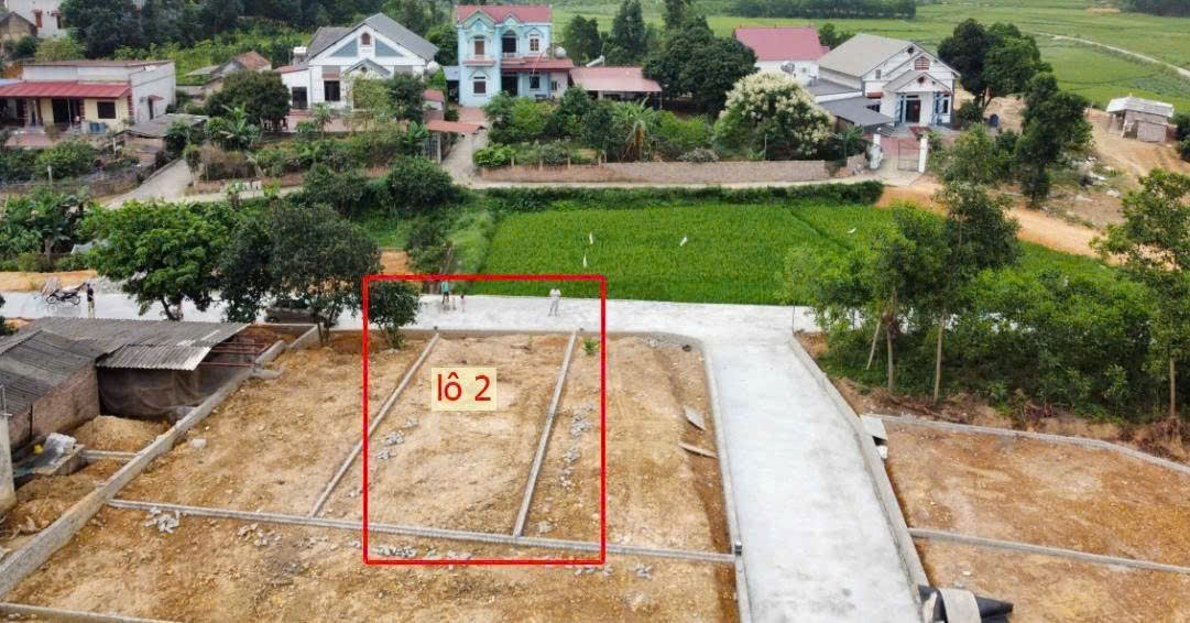 Bán đất thôn Lương Đình, xã Trung Giã, TP Hà Nội. Thửa đất vuông đẹp, mặt tiền rộng 2