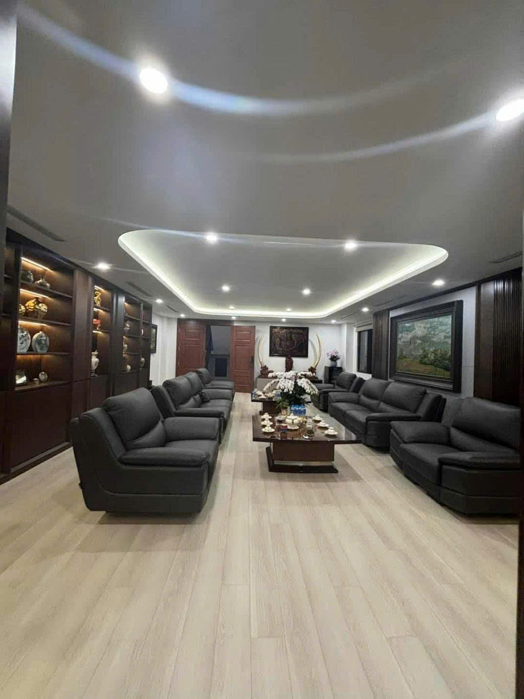 BÁN NHÀ MẶT PHỐ HÀ NỘI - TÒA VP 9 NỔI 1 HẦM - VỈA HÈ - DÒNG TIỀN 400TR/THÁNG - SỔ VUÔNG VẮN.