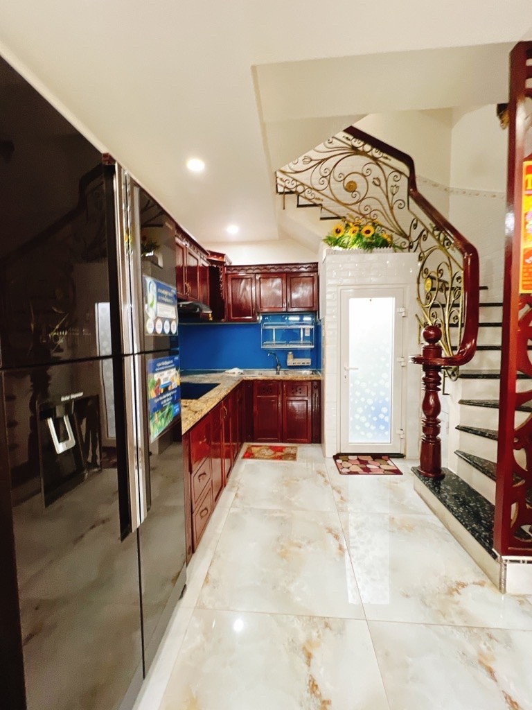 BÁN NHÀ NGANG LỚN 7M- CHỦ XÂY THÀNH 2 CĂN - ĐƯỜNG NGUYỄN THẦN HIẾN GIAO THƯƠNG GIỮA TÔN THẤT 4