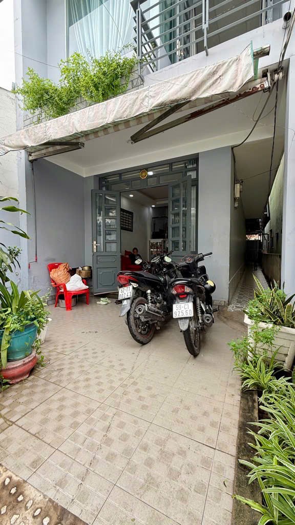 nhà q7 nở hậu 4,5x23, gần mặt tiền, sân trước sau, 2 phòng trọ riêng – 7,5 tỷ 4