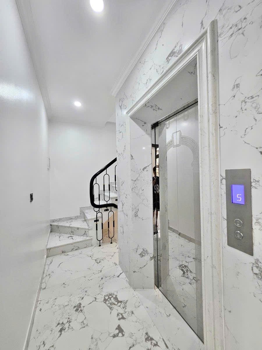 NHÀ MỚI 6 TẦNG THANG MÁY - TRUNG TÂM BỒ ĐỀ LONG BIÊN 5
