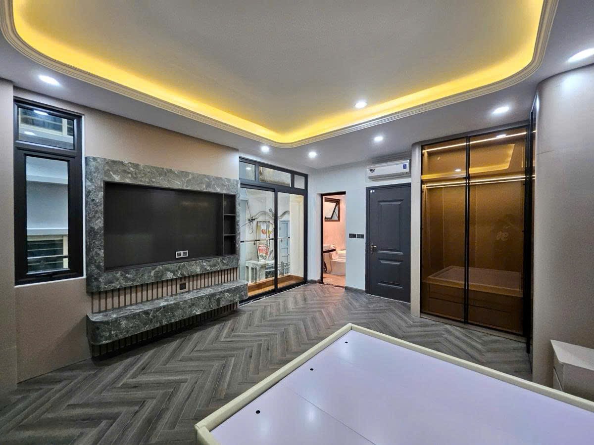 NHÀ MỚI 6 TẦNG THANG MÁY - TRUNG TÂM BỒ ĐỀ LONG BIÊN 3