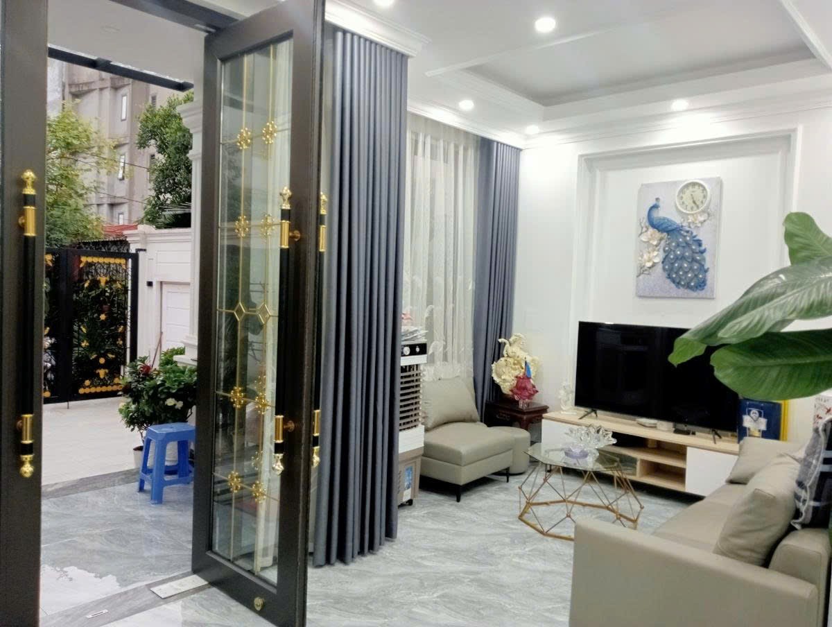 LONG BIÊN BÁN BIỆT THỰ MINI SÂN VƯỜN - VỊ TRÍ TRUNG TÂM - 3 THOÁNG 5