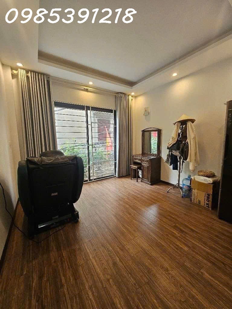 10M RA ĐƯỜNG BỜ SÔNG- TRƯƠNG ĐỊNH- 40M2- 5T- 10.85TỶ NGÕ 3 GÁC TO THÊNH THANG 4