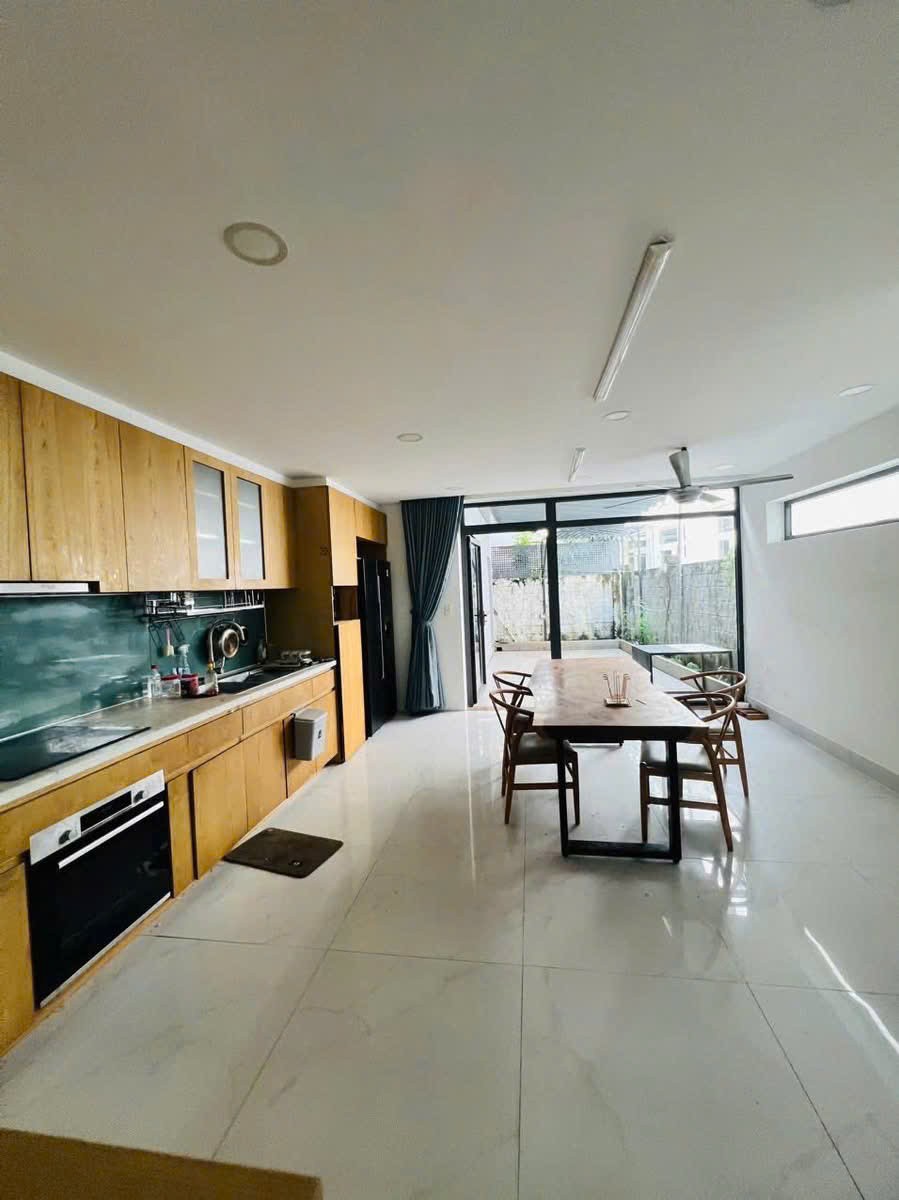 Cần bán Nhà mặt tiền Phường Phú Hữu, Quận 9, Diện tích 100m², Giá 18 Triệu/tháng 8